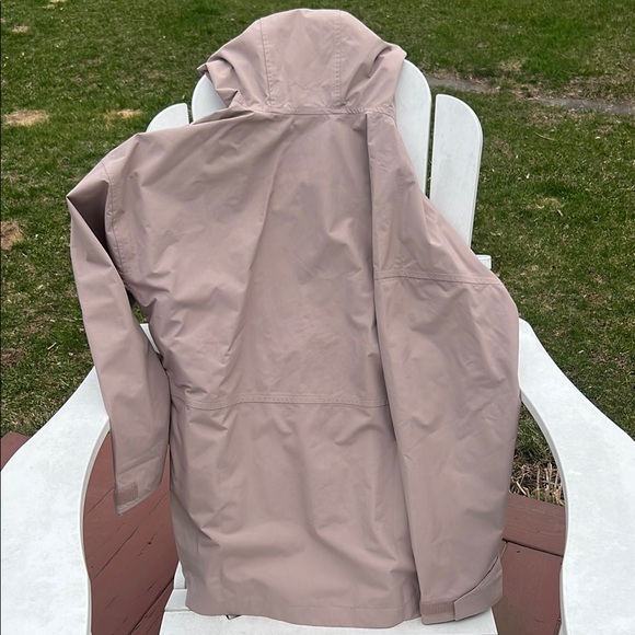 Patagonia Women's Jacket in Light Tan - Picture 3 of 5